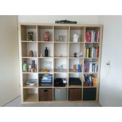 Kalax boekenkast beige