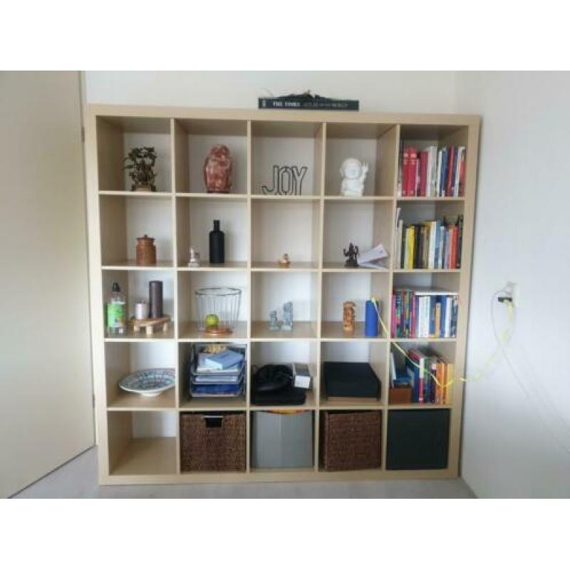 Kalax boekenkast beige