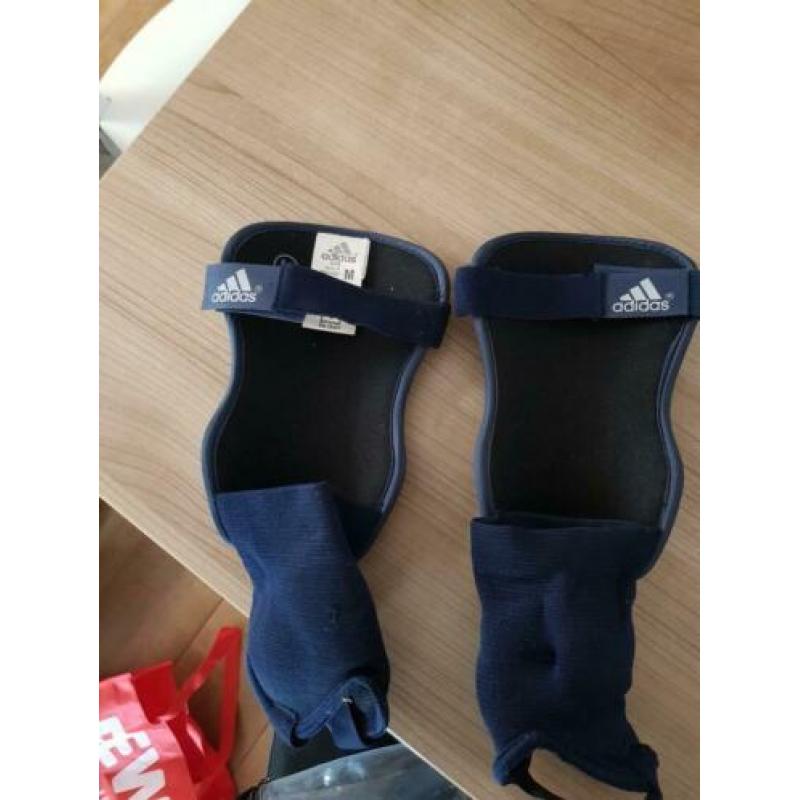 Adidas scheenbeschermers maat M