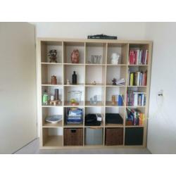 Kalax boekenkast beige