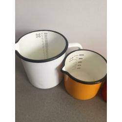 Div Brocante Emaille Maatbekers 0,5 - 2,0L