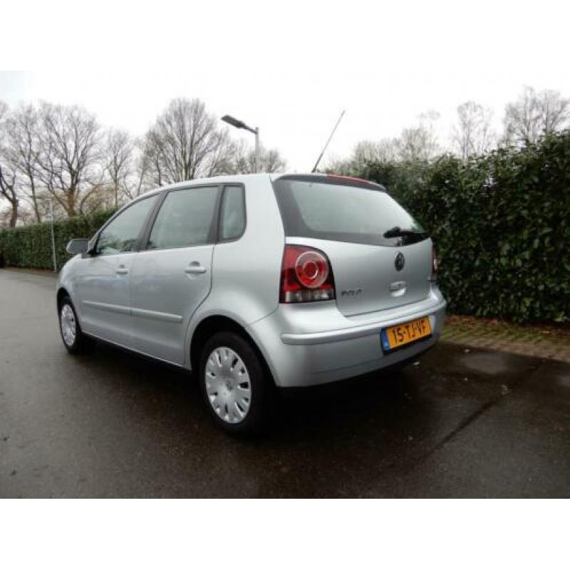 Volkswagen Polo 1.4-16V Optive
