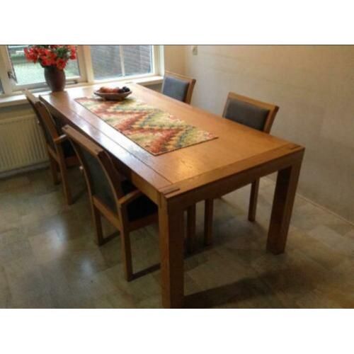 Grote zware eethoek, met 6 stoelen . Prijs verlaagd €75,