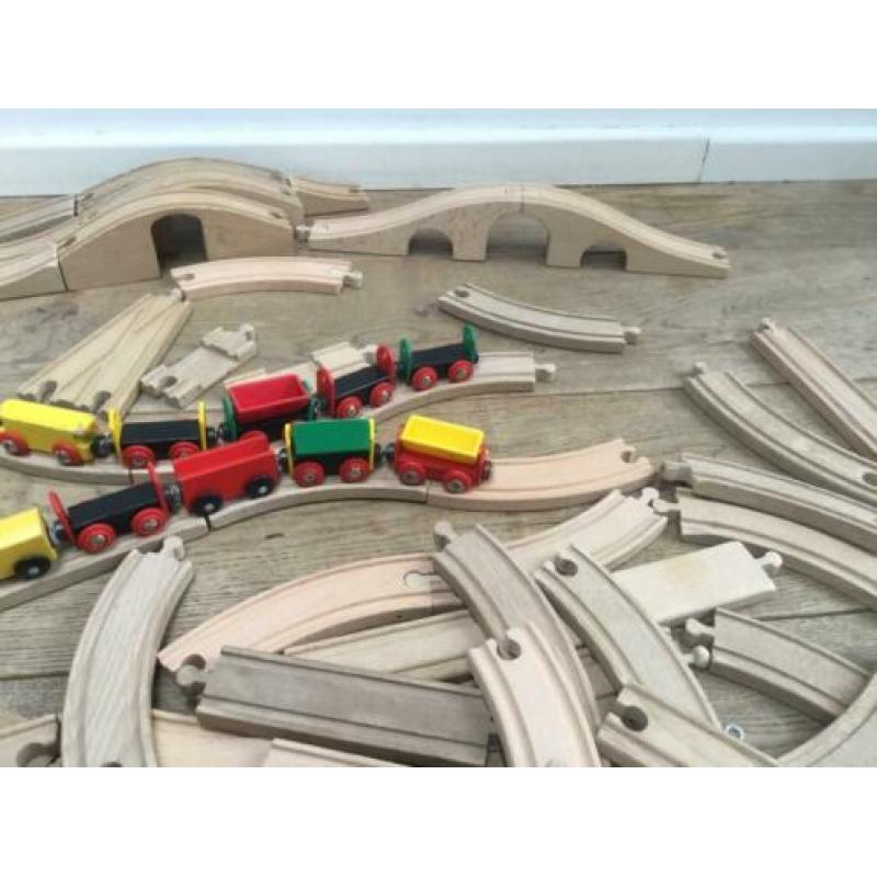 Houten treintjes met rails