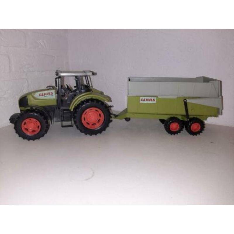Mooie claas tractor met aanhangwagen