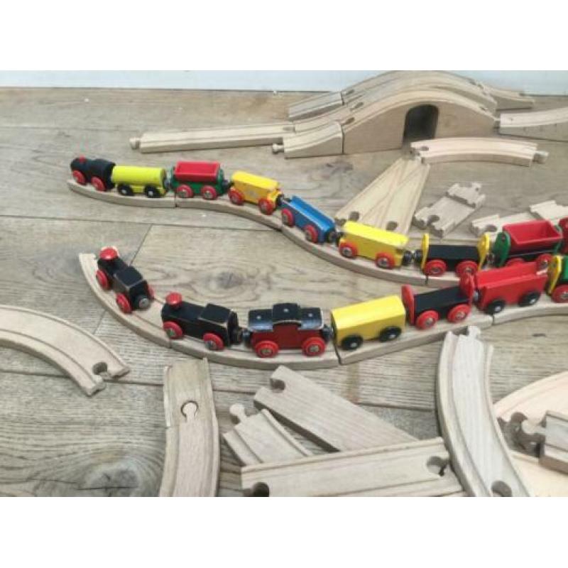 Houten treintjes met rails