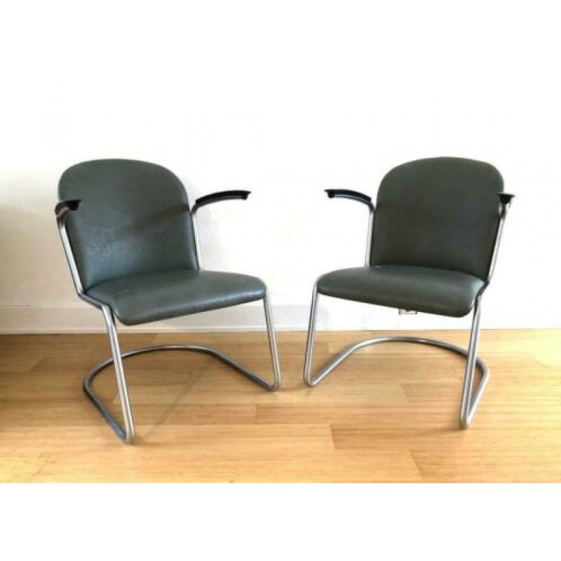 Twee Gispen stoelen 413 lounge