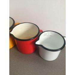Div Brocante Emaille Maatbekers 0,5 - 2,0L
