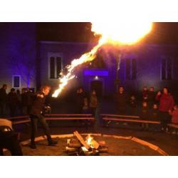 Vuurspuwer zanger entertainer feest bruiloft