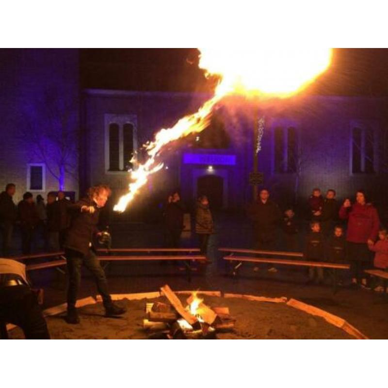 Vuurspuwer zanger entertainer feest bruiloft