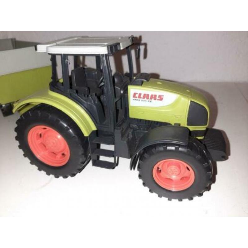 Mooie claas tractor met aanhangwagen