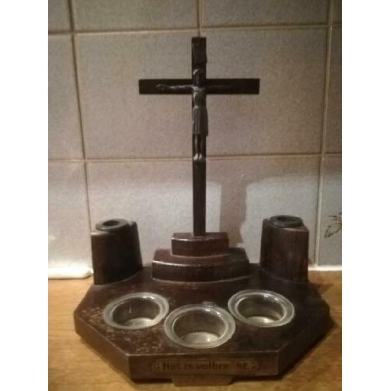 Kruisjes + wijwater vaatje