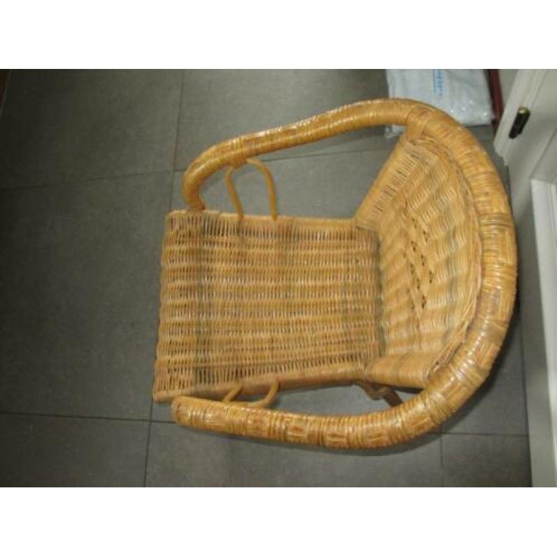 Rotan kinderstoeltje
