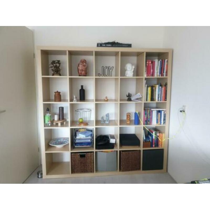 Kalax boekenkast beige