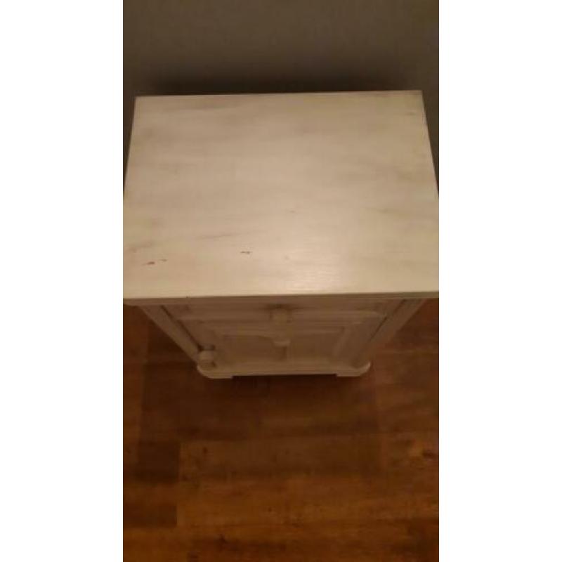 2 Nachtkastjes van Hout/Eiken