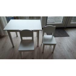 Ikea Sundvik tafel met 2 stoeltjes