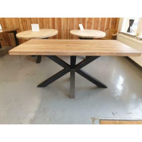 Teak tafel 160 x 90 met metalen Matrixpoot