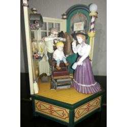 Prachtige uitgebreide speeldoos "Bij de kapper" Enesco