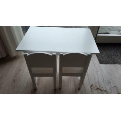 Ikea Sundvik tafel met 2 stoeltjes