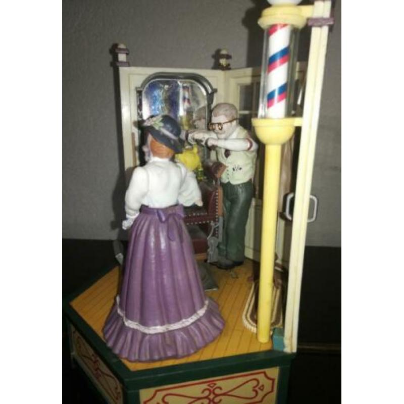 Prachtige uitgebreide speeldoos "Bij de kapper" Enesco