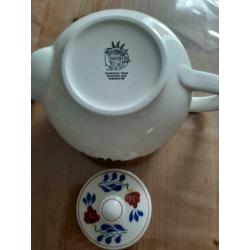 Boerenbont Boch , Theepot Zeeland , Druppeltuit , (groot)