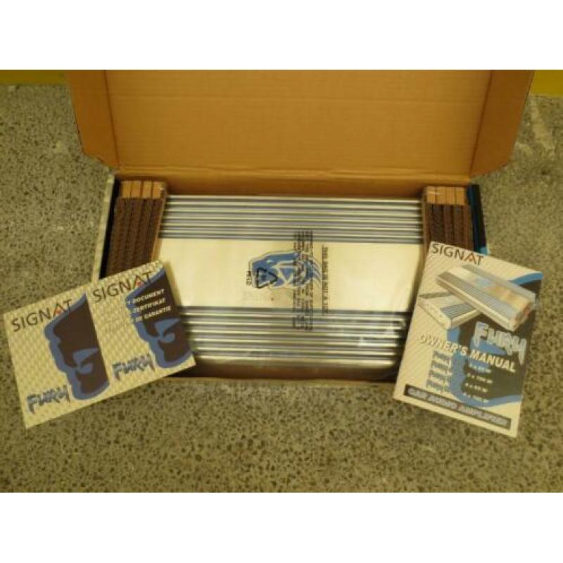 ? Signat Fury 1200 4-kanaals autoversterker van 4x 100WRMS