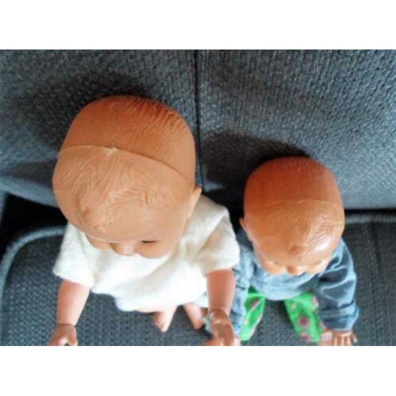 2 Kader Babypopjes. 18 cm.