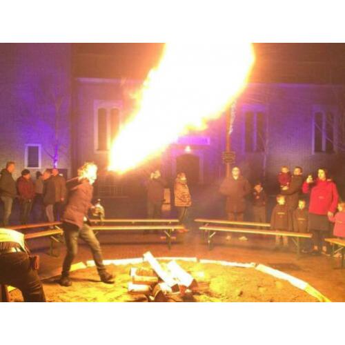Vuurspuwer zanger entertainer feest bruiloft