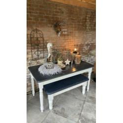 2x Grenen Tafel. Eetkamerstoel en woonkamer tafel.