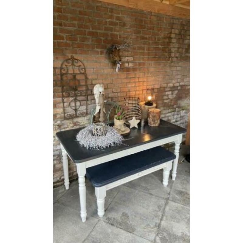 2x Grenen Tafel. Eetkamerstoel en woonkamer tafel.