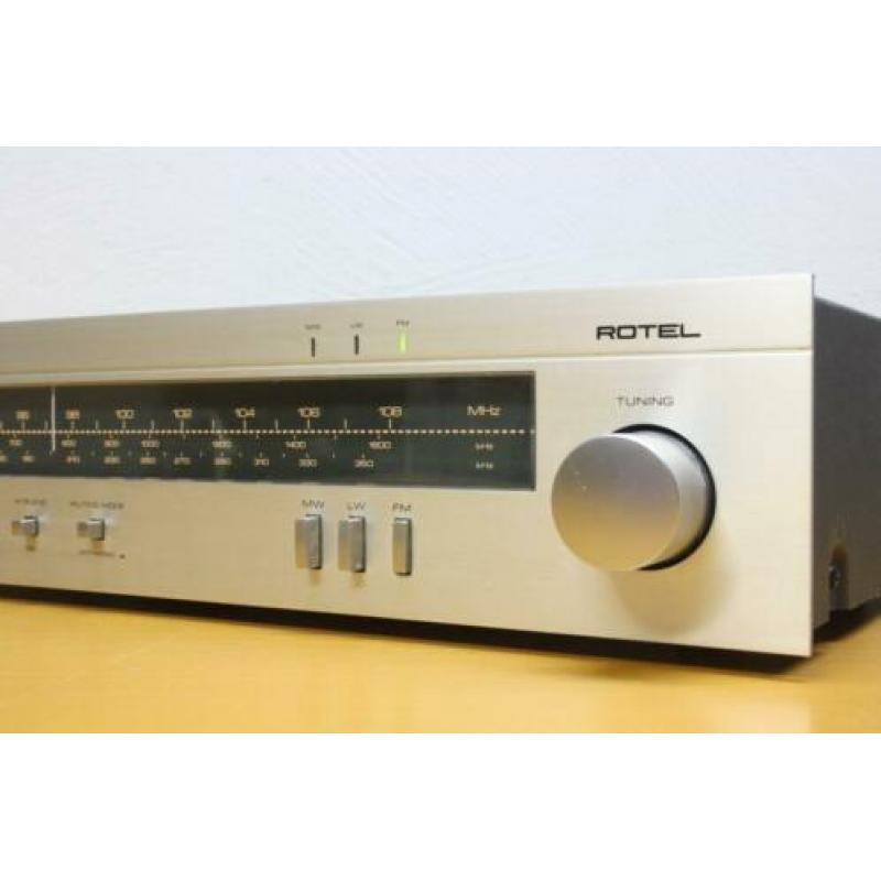 Rotel RT-500L tuner in goede staat verkerend.