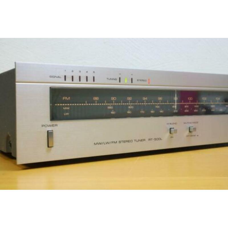 Rotel RT-500L tuner in goede staat verkerend.