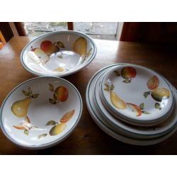 9-delig servies,fruitdecor,appel,peer,schalen,borden,kommen