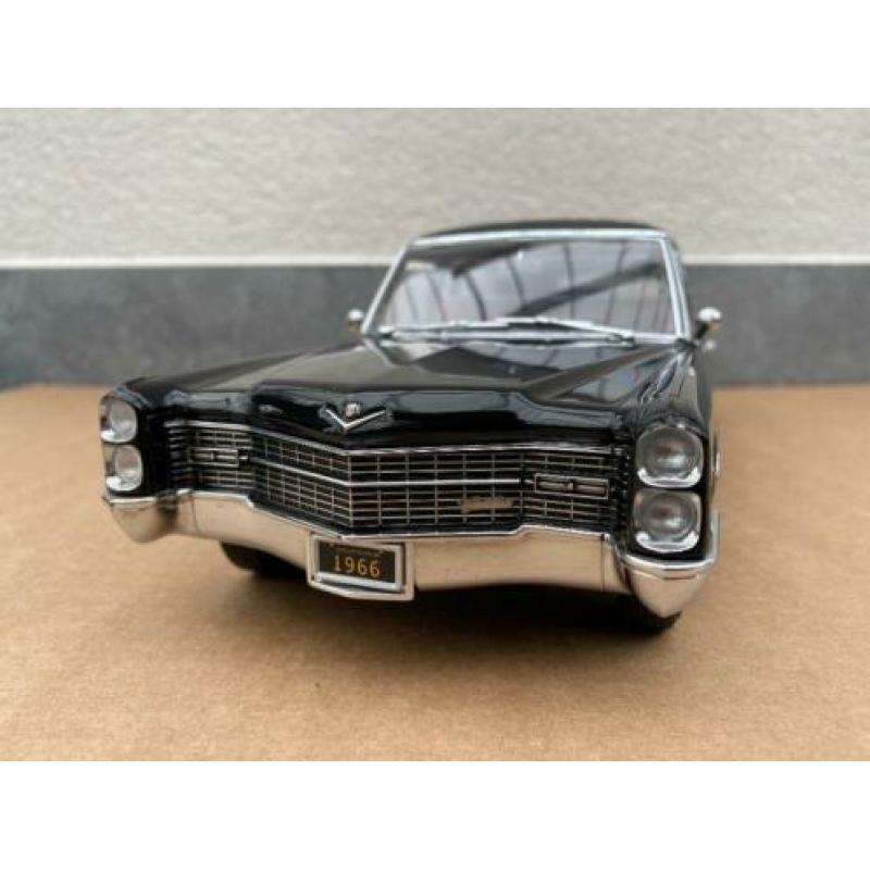 1:18 -Cadillac Hearse - Precision Miniatures