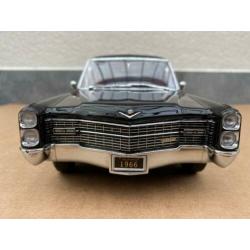 1:18 -Cadillac Hearse - Precision Miniatures
