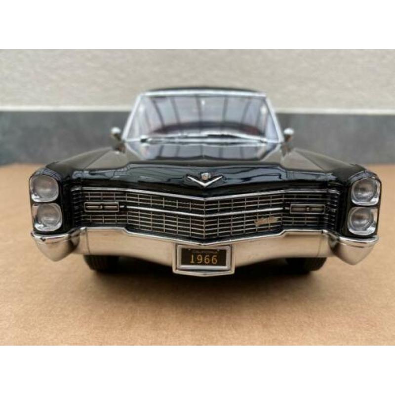 1:18 -Cadillac Hearse - Precision Miniatures