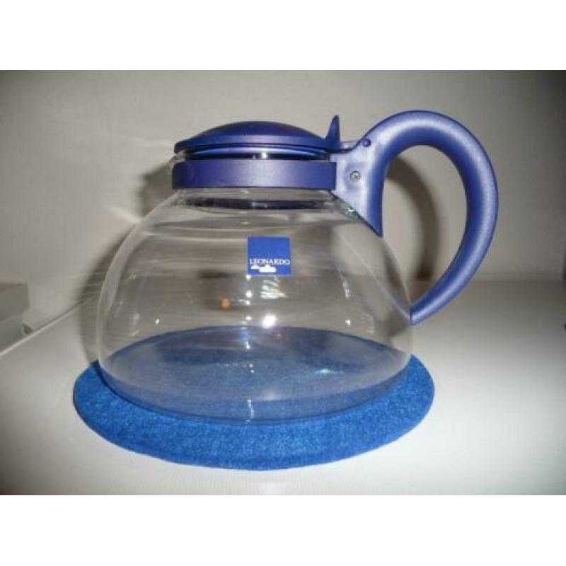 Leonardo theepot met 4 stuks leonardo theeglazen.