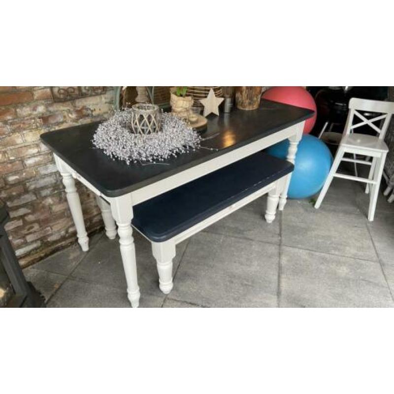 2x Grenen Tafel. Eetkamerstoel en woonkamer tafel.