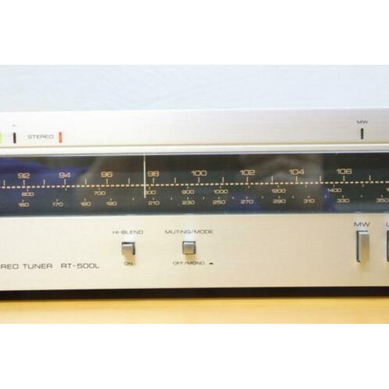 Rotel RT-500L tuner in goede staat verkerend.