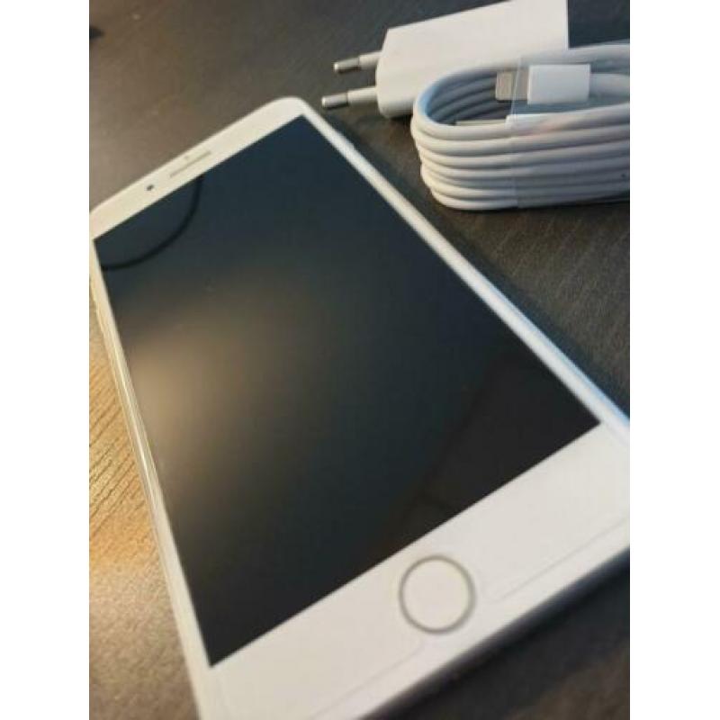 Iphone 7 plus met hoesje lader screenprotector 32gb