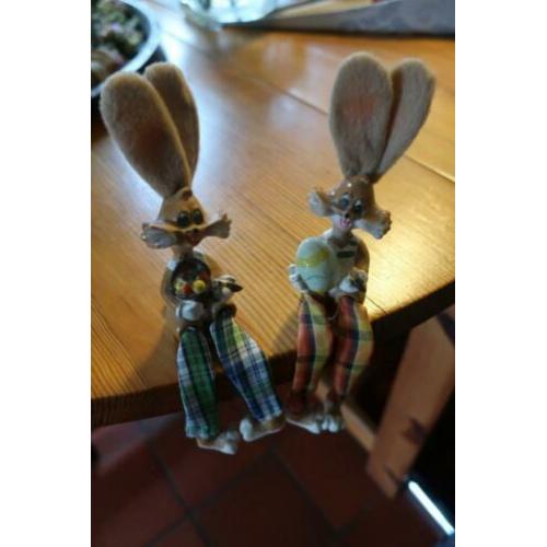 2 paashaasjes met slungelbenen v stof