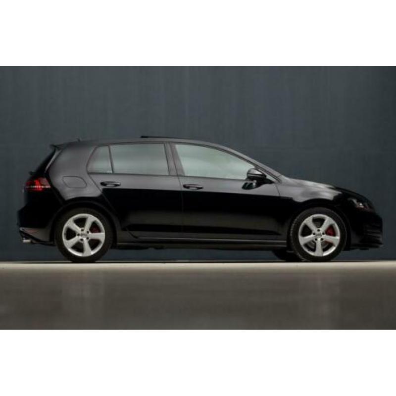 Volkswagen Golf 2.0 TSI GTI Automaat (SCHUIFDAK, NAVIGATIE,