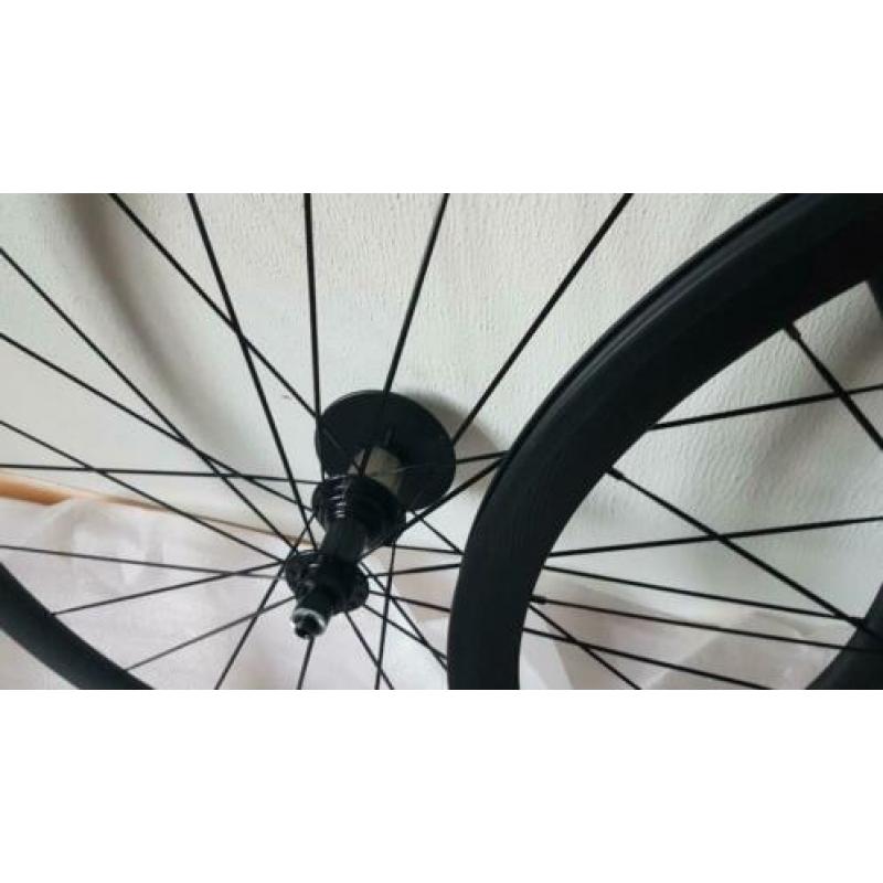 Carbon wielset 38mm h / 23mm b - Nieuw! - Powerway R13 hub