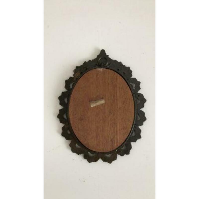 Brocante koperen lijst met mooi bol glas en dame prent