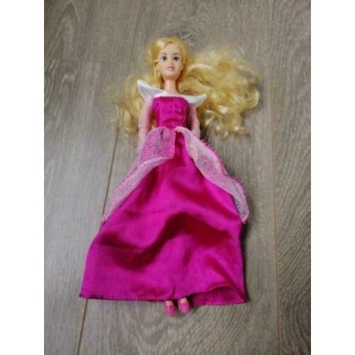 Disney barbiepop Doornroosje van Simba-toys