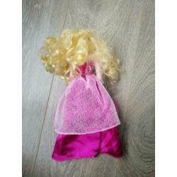 Disney barbiepop Doornroosje van Simba-toys