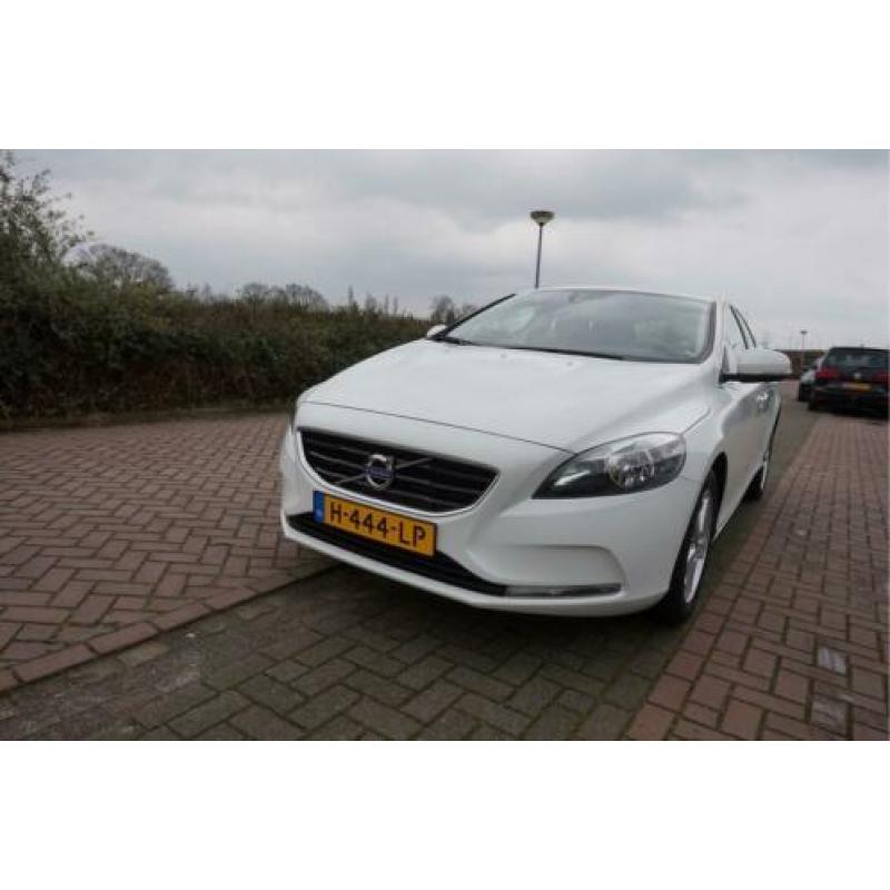 Volvo V40 2.0 T2 MOMENTUM NOV.2015 1E EIG 1/2 LEDER CRUISE C