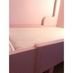 Ikea Busunge meegroei kinderbed met matras, lichtroze