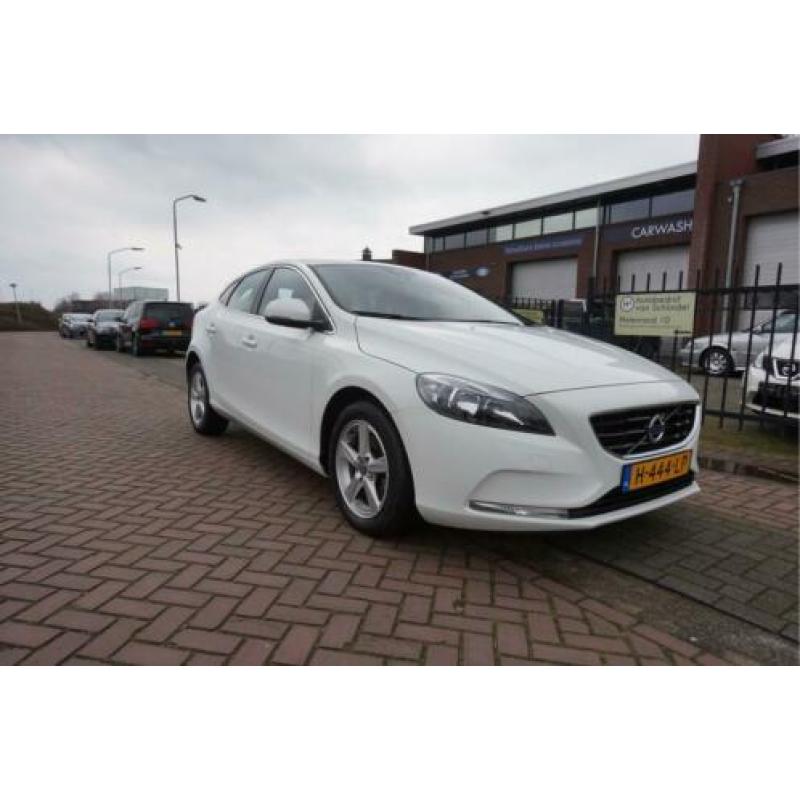Volvo V40 2.0 T2 MOMENTUM NOV.2015 1E EIG 1/2 LEDER CRUISE C