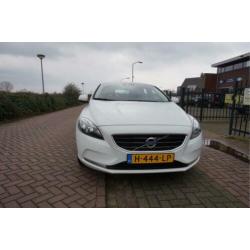 Volvo V40 2.0 T2 MOMENTUM NOV.2015 1E EIG 1/2 LEDER CRUISE C